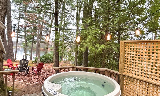 Mayfield Cabin | Hot Tub Escape - Peaceful Lake Cabin-Kayaks, Canoe, Pedalboat - Pet friendly