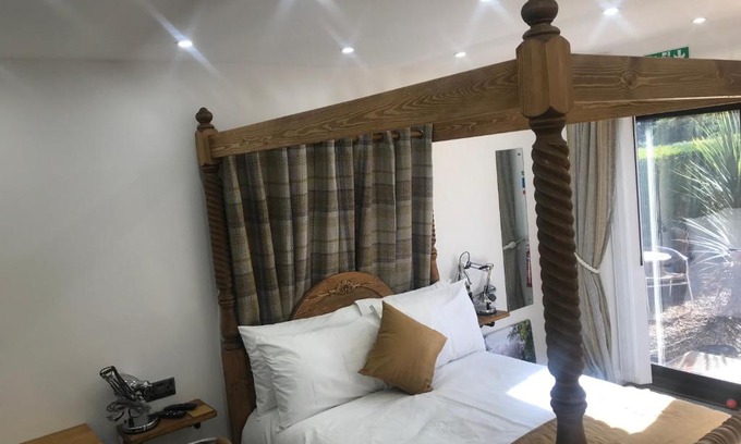 Leek Apartment | Hot Tub Escapes near Alton Towers Staffordshire