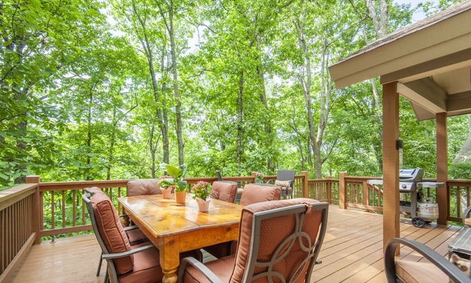 Roseland House | Hot Tub EV Charger Pool Dog OK Grill Tennis Hiking