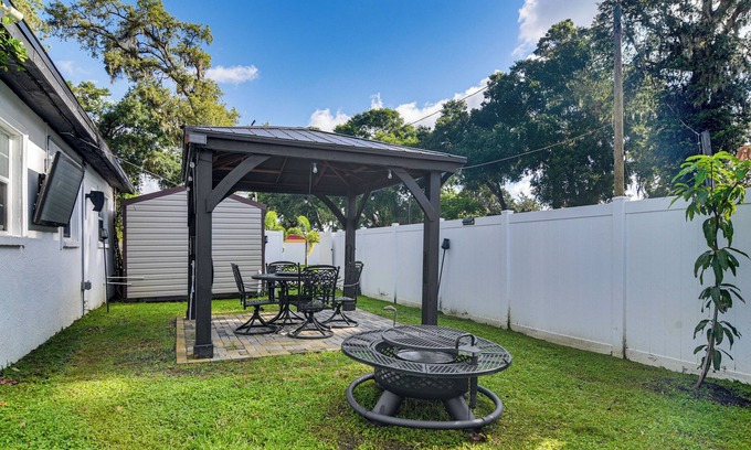 East County Civic Group House | Hot Tub & Fenced Yard: Tranquil Home in Valrico!