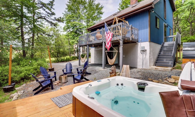 Long Pond Cabin | Hot Tub, Fire Pit & Barrel Sauna: Poconos Abode