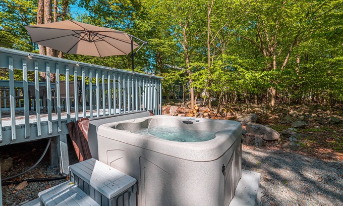 Tobyhanna House | Hot Tub/Fire Pit/Fire Place/Family