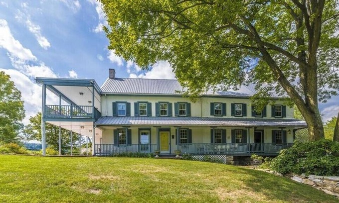Keedysville Other | Hot Tub/Fire Pit/Grill/Balcony/Large Porch/Summertime Pool/Ask About Events