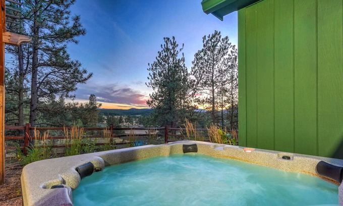 Florissant House | Hot Tub, Fire Pit, Peaceful Mountain Getaway!
