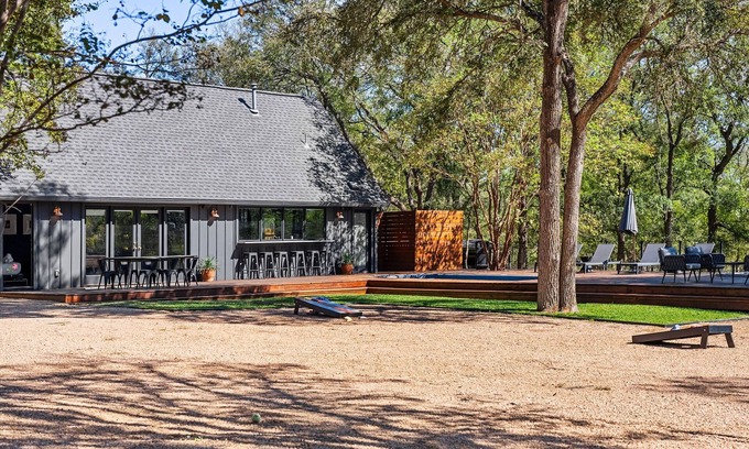Manor House | Hot Tub + Fire Pit + Pool + Game Room ~ Guesthouse
