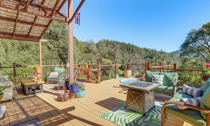 Dos Rios Apartment | Hot Tub + Fire Pit: Secluded Dos Rios Escape!