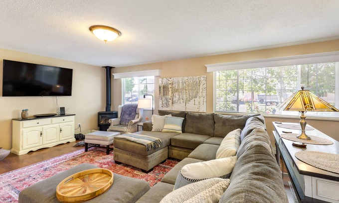 Clifton House | Hot Tub & Fire Pit: Serene Clifton Retreat!