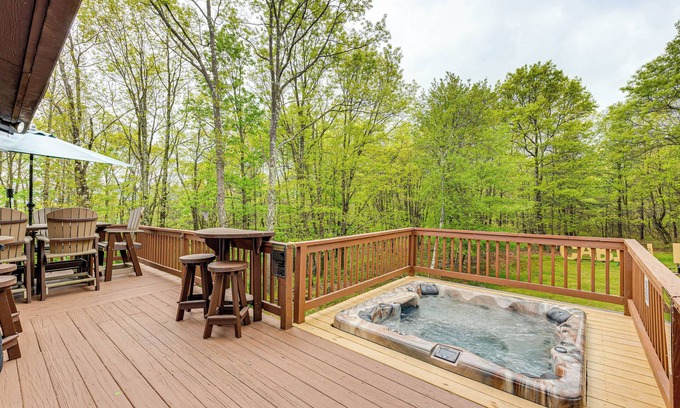 Mount Pocahontas Cabin | Hot Tub & Fire Pit: Albrightsville Log Cabin!