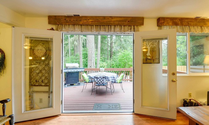 Anderson Island House | Hot Tub + Fireplace: Peaceful Anderson Island Home