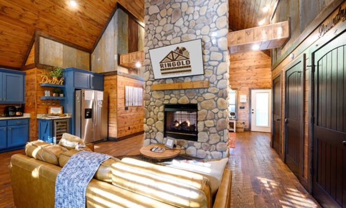 Ringold Cabin | Hot tub, fireplaces, perfect for romantic honeymoons and anniversaries, private
