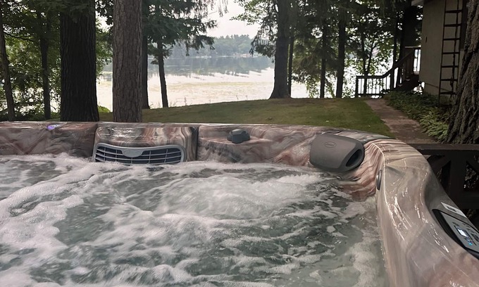 Deerwood House | Hot tub, fishing, lake front-relax! retreat Sleeps 16