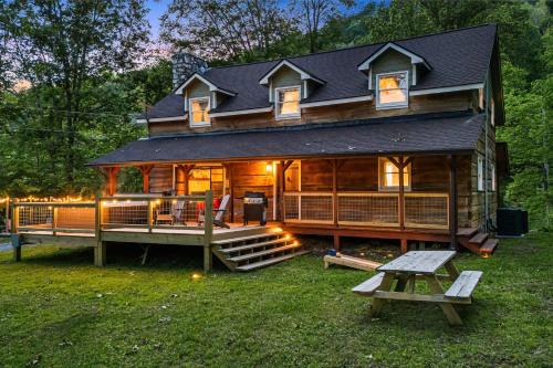 Canton House | Hot Tub, Game Room and Fire Pit Canton Log Cabin