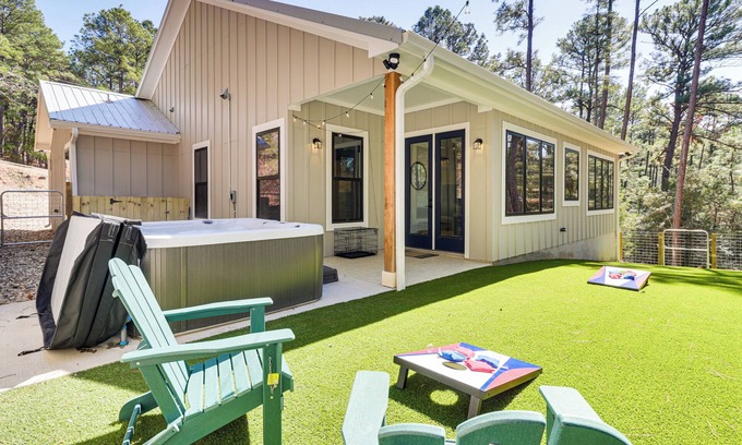 Bastrop House | Hot Tub, Game Room & Fire Pit: ‘Evergreen Escape'