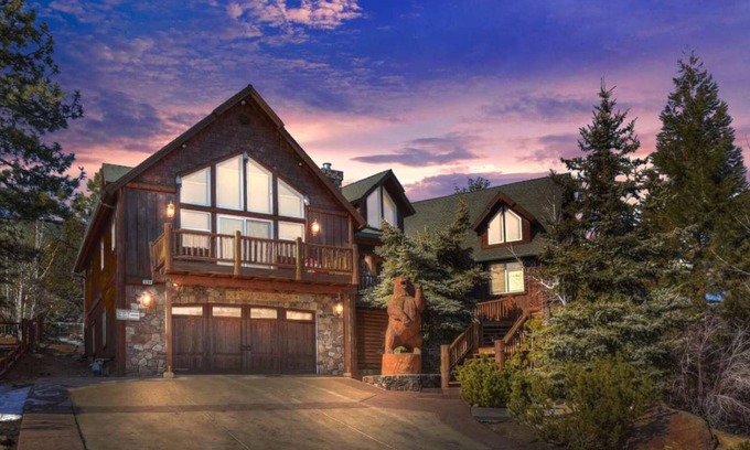Castle Glen Estates Cabin | Hot Tub + Game Room w/Ping Pong | 5 Mins to Bear Mountain | Mighty Bear Manor