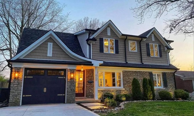 Lexington House | Hot Tub | Great Location | Patio | Grill | Ping Pong