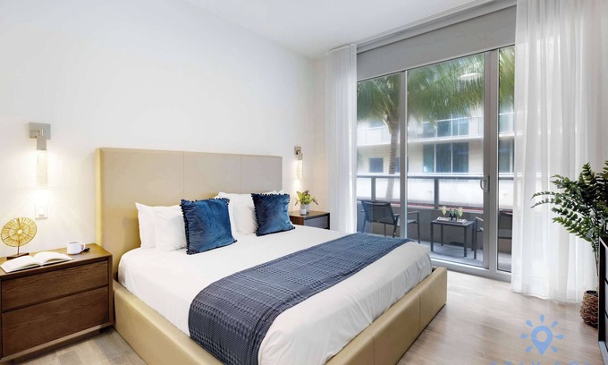Hollywood Apartment | Hot Tub+ Gym +Rooftop Pool |Hollywood Beach