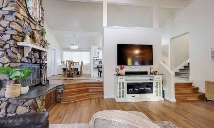 Fairbanks House | Hot Tub Haven: Group Getaway in Fairbanks!