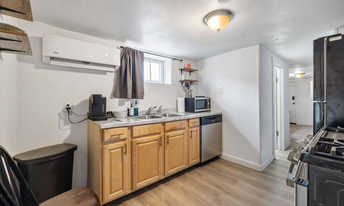 Price Apartment | Hot Tub Haven+Laundry+.4 mi. USU East+1G Wi-Fi