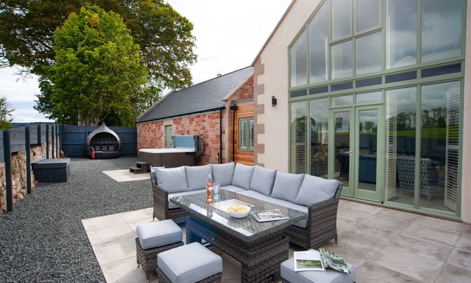 Old Bewick House | Hot Tub Haven, sleeps 8 in rural scenic Northumberland