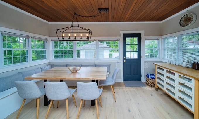 Fort Erie House | Hot Tub Haven! Steps to Bay Beach! Guest favourite