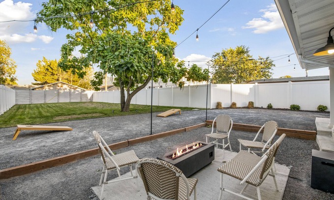 South Jordan House | Hot Tub Hideaway