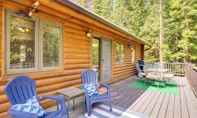Valley of the Sun Cabin | Hot Tub Hideaway w/Views & Deck in Fairplay!