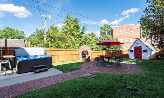 Deer Park House | Hot tub, Highlands-Restaurant Row Churchill Downs, Zoo, Bellarmine, Downtown