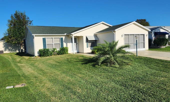 Santo Domingo House | Hot Tub House - Entire 3 Bedroom House in The Villages