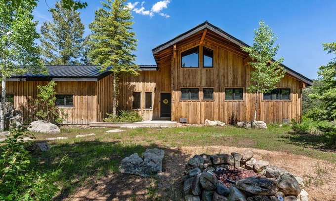 Los Ranchitos Estates House | Hot Tub, Incredible Deck/Views, Pet Friendly, Family Retreat!