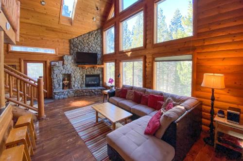 Country Club Estates House | Hot Tub, Indoor Pool! Home 8 Mi to Heavenly Skiing