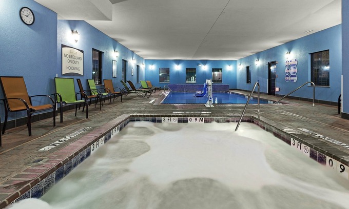 Amarillo Condo | Hot Tub, Indoor Pool, Gym Access & Free Breakfast Buffet.