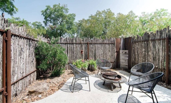 Fredericksburg House | Hot Tub, King Bed, Kitchenette, Private - The Barn