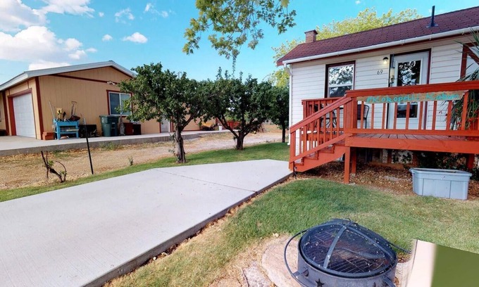 Blanding Cottage | Hot Tub, Kokopelli Kabyn, Cute and Cozy!