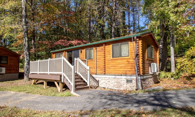 Spotsylvania Cottage | Hot Tub, Lake Access, Resort Amenities!