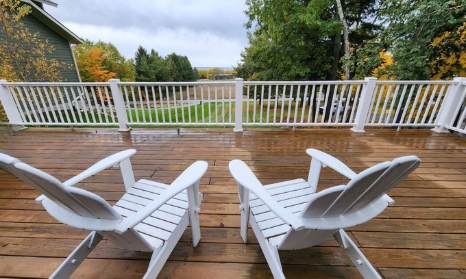 Birchwood Farms House | HOT TUB-Lake Michigan views-15 minutes to ski hills