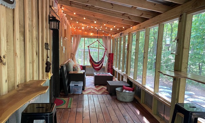Rising Fawn Cabin | Hot Tub-Large Screened Porch,Fire Pit &Grill Area