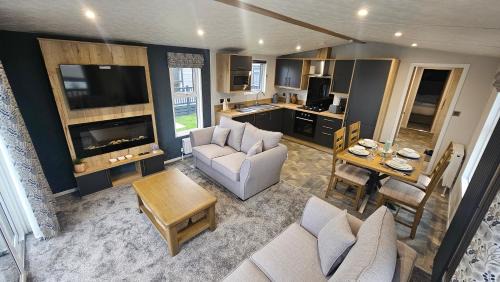 Grampound House | Hot Tub Lodge Cornwall