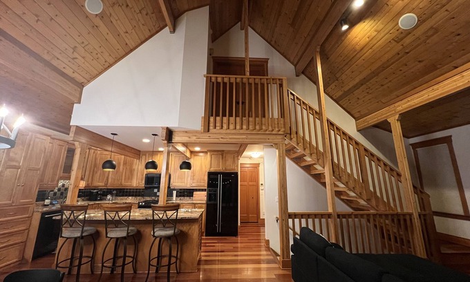 Brainerd House | HOT TUB Luxury Cabin on Mississippi River, Dock, Pool Table, Fishing, Fire Pits