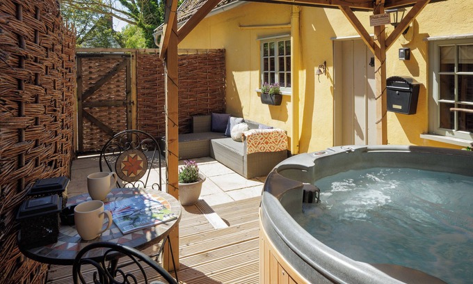 Walsham-le-Willows Cottage | Hot tub, masseuse, private chef, pizza oven, fire place and dog friendly