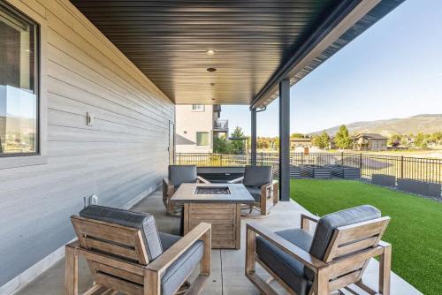 Francis House | Hot Tub Minutes 2 ParkCity & Jodanelle Pets are Allowed