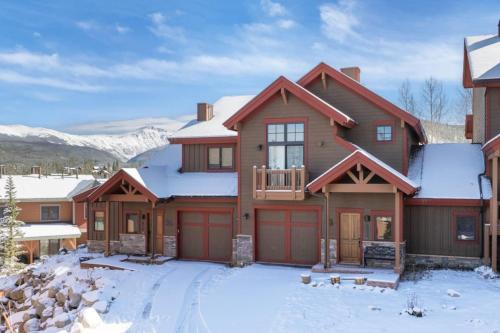 Bear Crossing Apartment | Hot Tub Mountain Views Steps to Trails