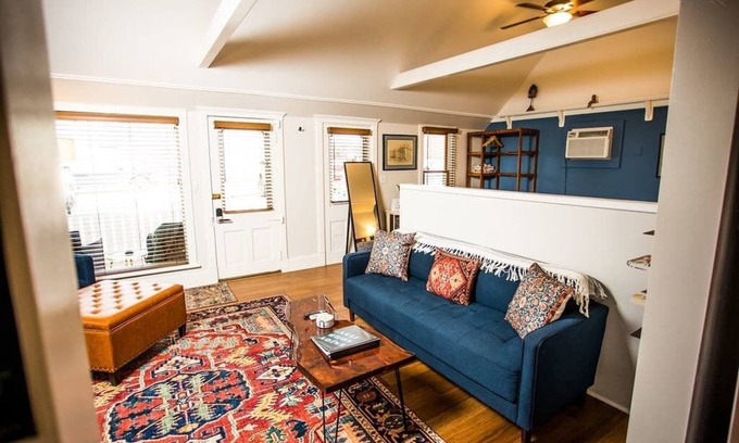Eureka Springs Apartment | Hot Tub, Near Bar, Coffee Truck, Massage, Dining