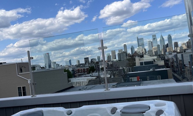 South Philadelphia House | Hot Tub on Roofdeck