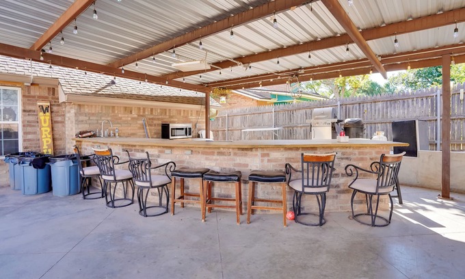 Ransom Canyon House | Hot Tub & Outdoor Kitchen: Ransom Canyon Paradise