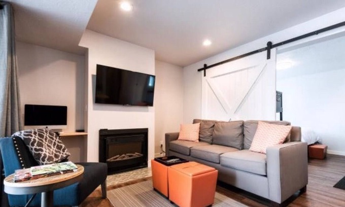 North Park City Condo | Hot Tub+ Parking+ Sleeps 6 Park City A/C + Deck