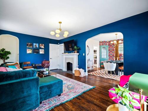 South Hills House | Hot Tub Ping Pong Sleeps 9 Retro Fun