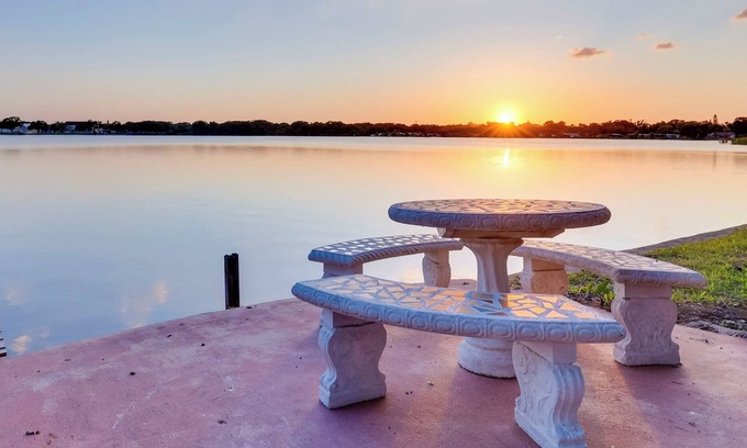 Orient Park House | Hot Tub + Pool: Retreat on Bellows Lake!