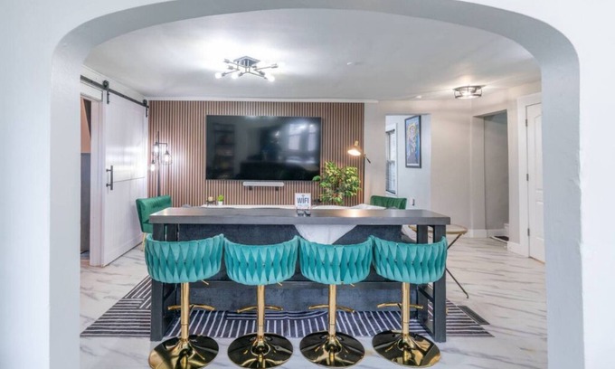 Riverwest House | Hot Tub, Pool Table, Arcade, Garage, Sleeps 20