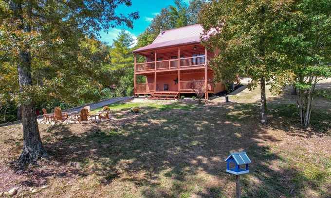 Townsend Cabin | Hot Tub ★ Pool Table ★ Firepit ★Very Private