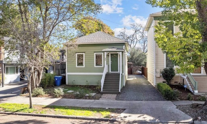 Downtown Napa House | Hot Tub | PRIME DWTN NAPA | 3 bed | 2 Bath